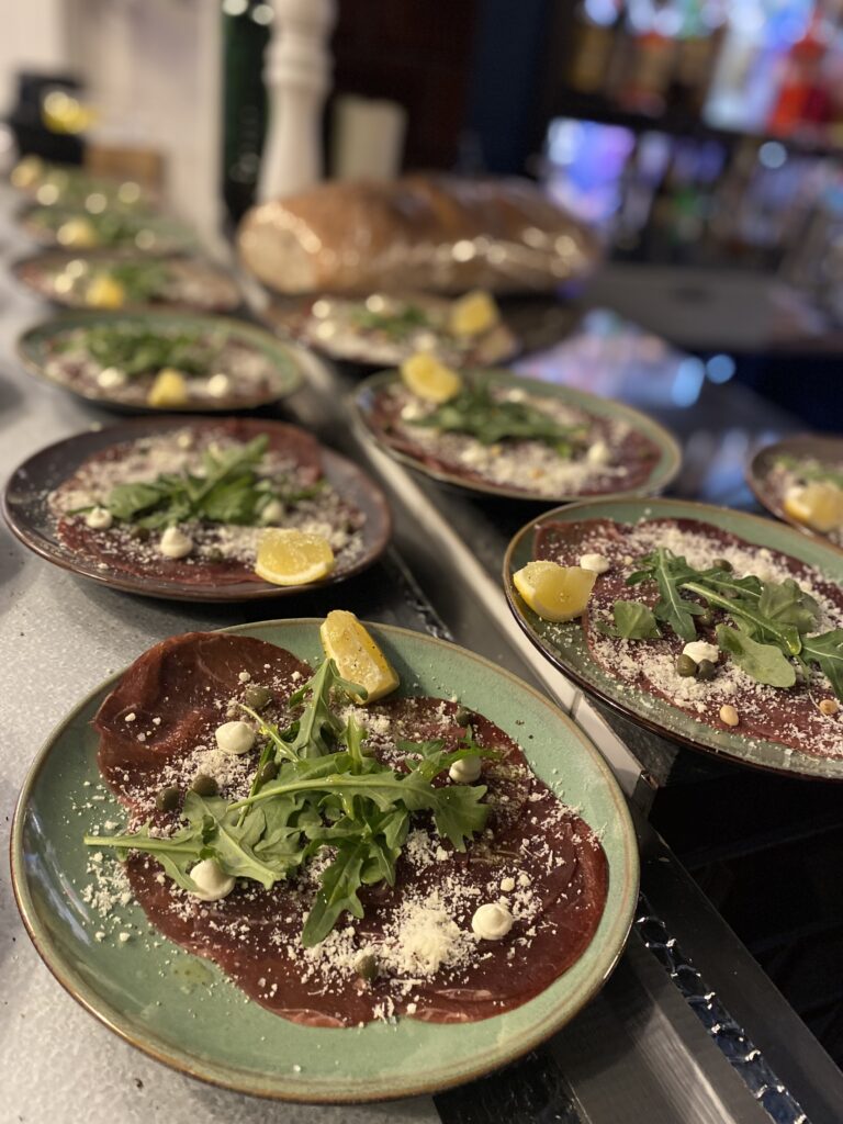 Carpaccio med parmesan och ruccola på Brooklyn
